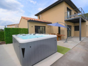 Villa 4 Suites avec Spa de Nage, Terrasse et Clim - Proche Centre Ruoms - FR-1-382-149